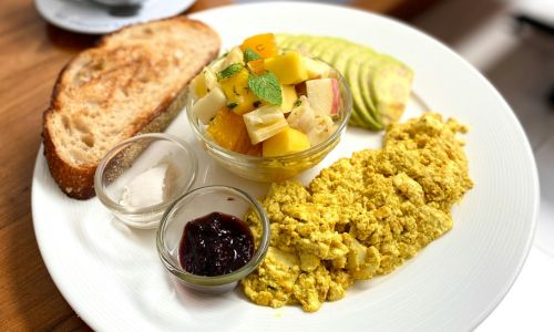 Plate of tofu scramble and toast