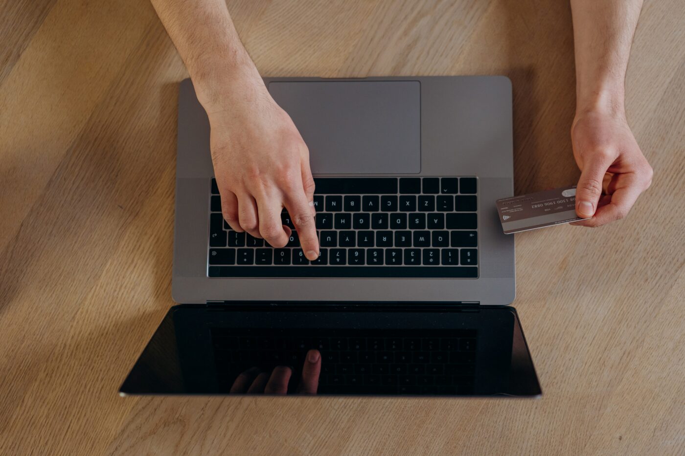 online shopping.jpg student credit card