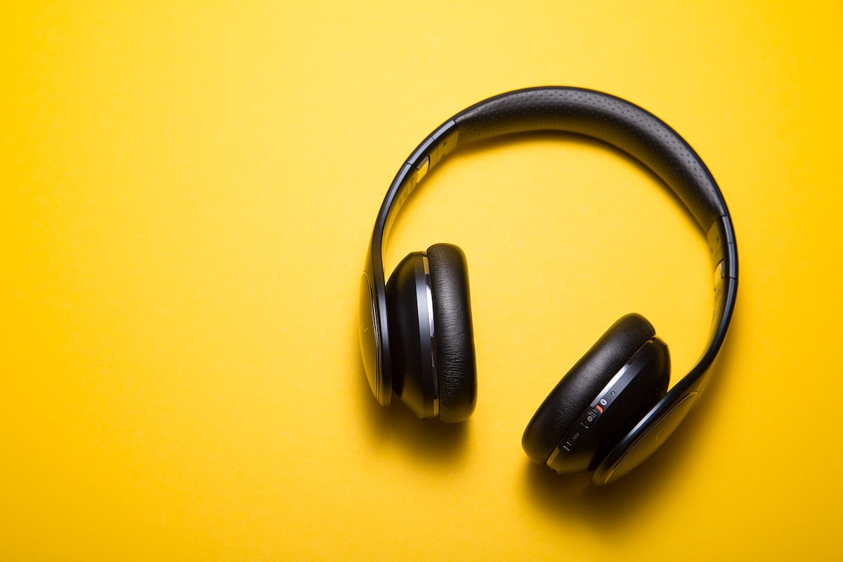 11 Best Noise-Cancelling Headphones 2023