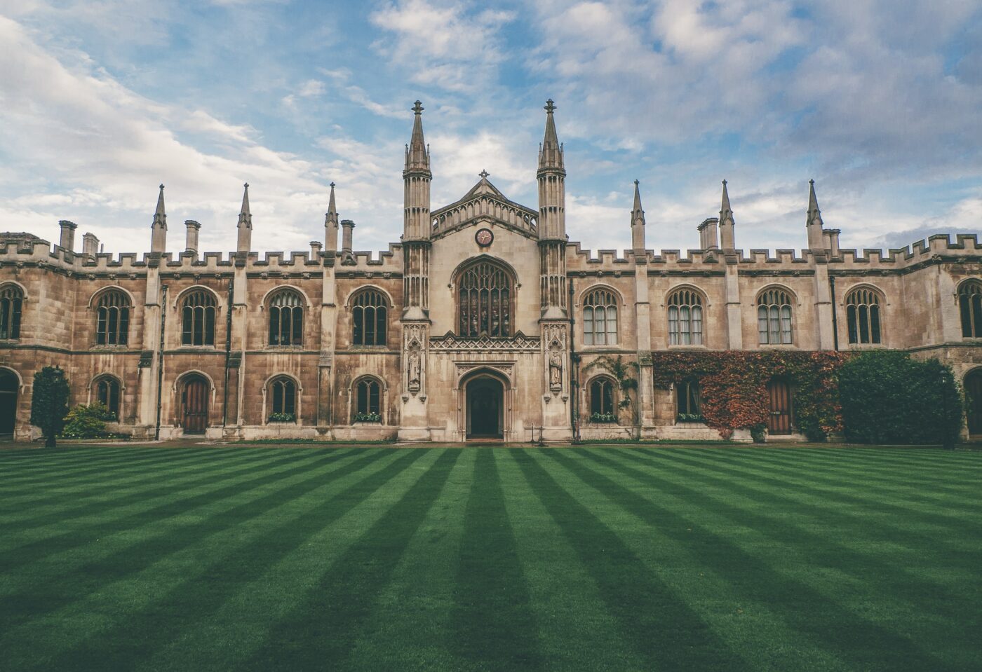12 Questions To Ask on Your College Tour