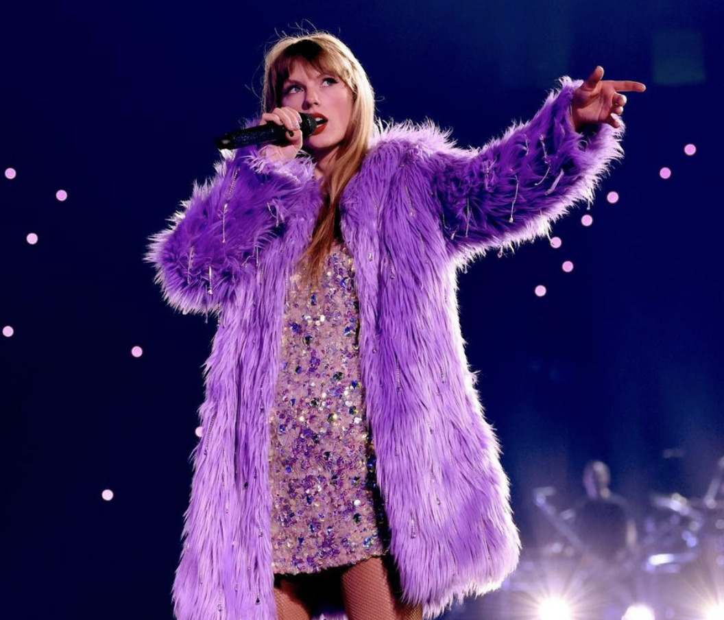 Your Guide To Throwing The Ultimate "The Eras Tour (Taylor's Version)" Watch Party