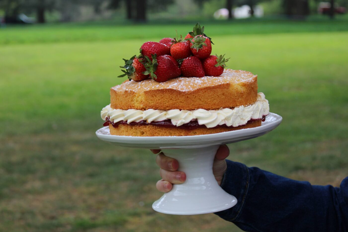 Get Paid $600 To Watch This Famous Baking Show & Eat Cake