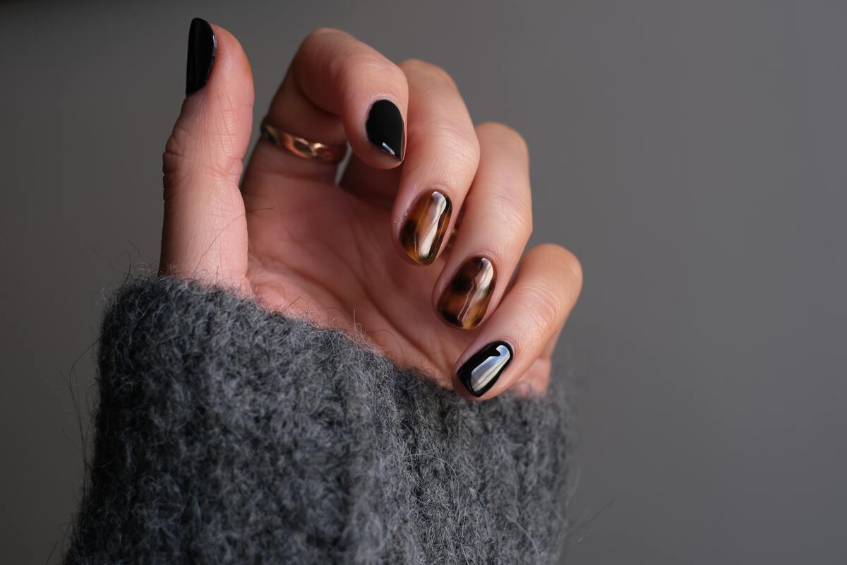 Hailey Bieber Is Over 'Glazed Donut' Nails