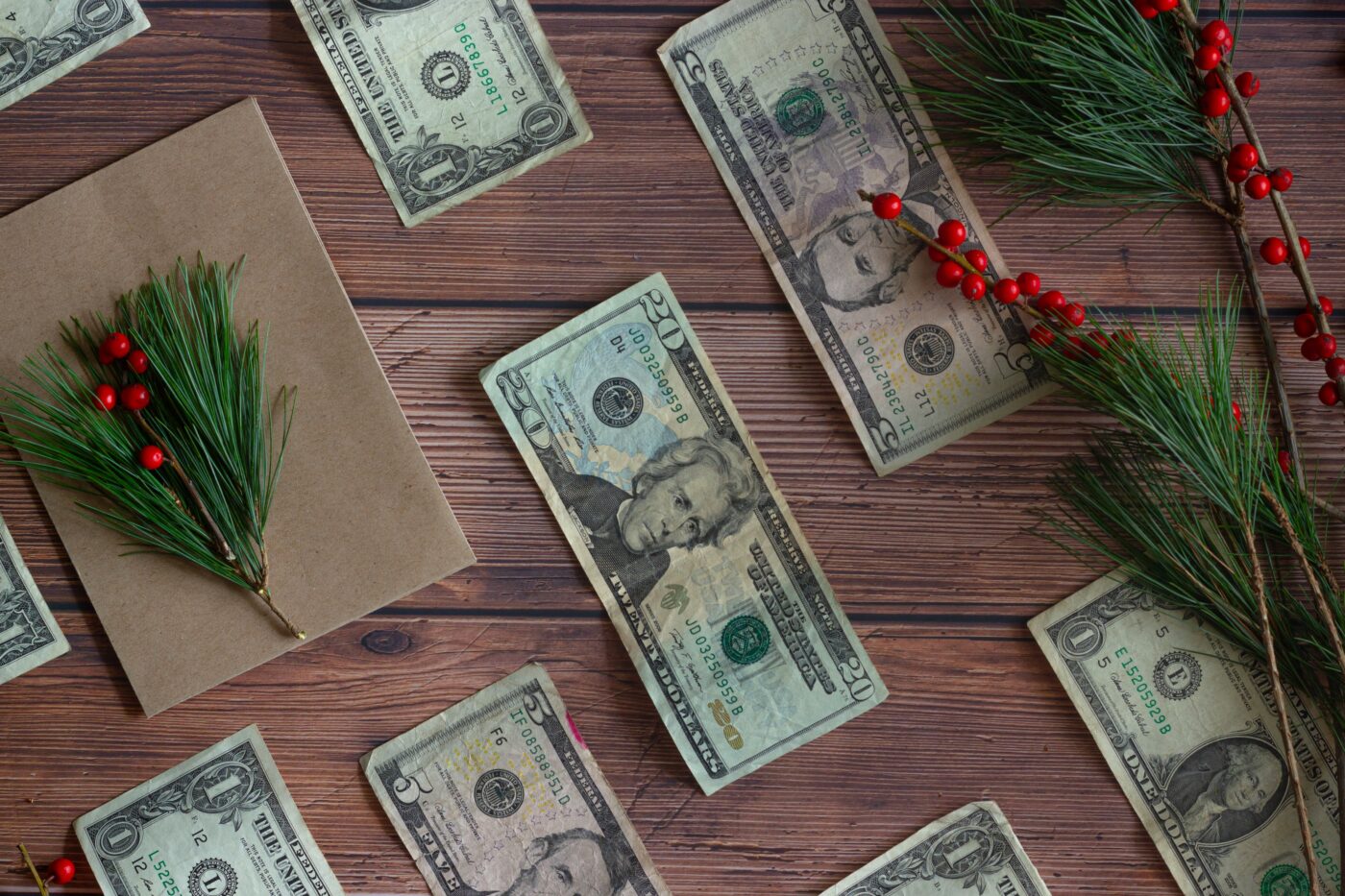 How Students Are Spending $$$ During The Holidays Compared To Their Income