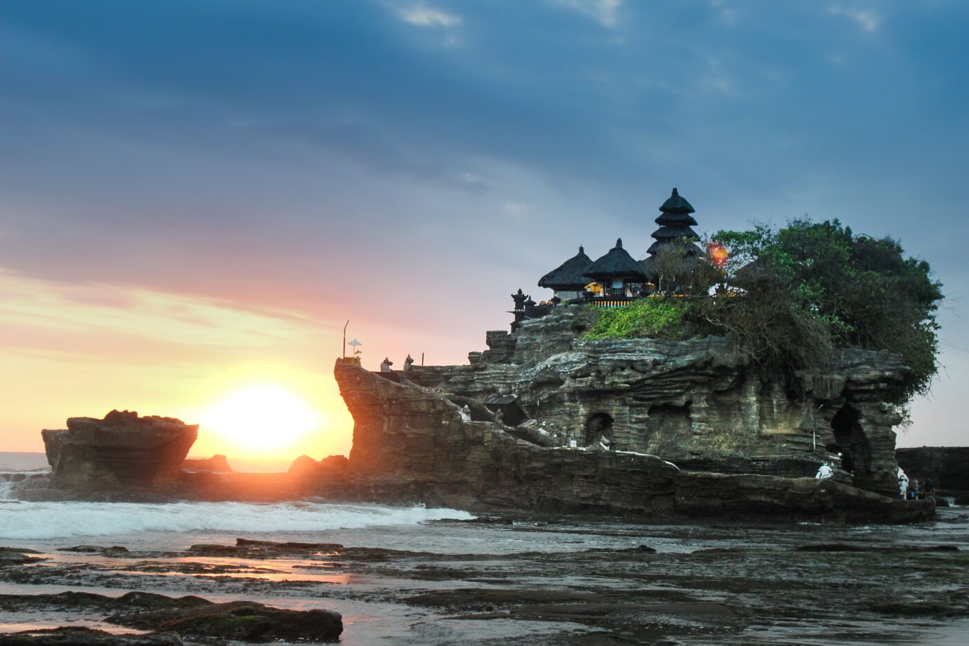 Study Abroad For 2 Weeks With This Travel Company