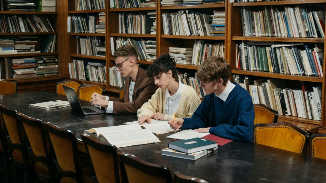 16 Ways To Get Cheap & Free Textbooks In The UK